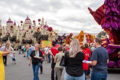 Bloemencorso Zundert 2025   20250908  Groots. Complimenten voor alle werkers. Iets waar de Zundertse gemeenschap, Gemeente Zundert, trots op mag, nee moet, zijn. Meer op hun site https://corsozundert.nl/